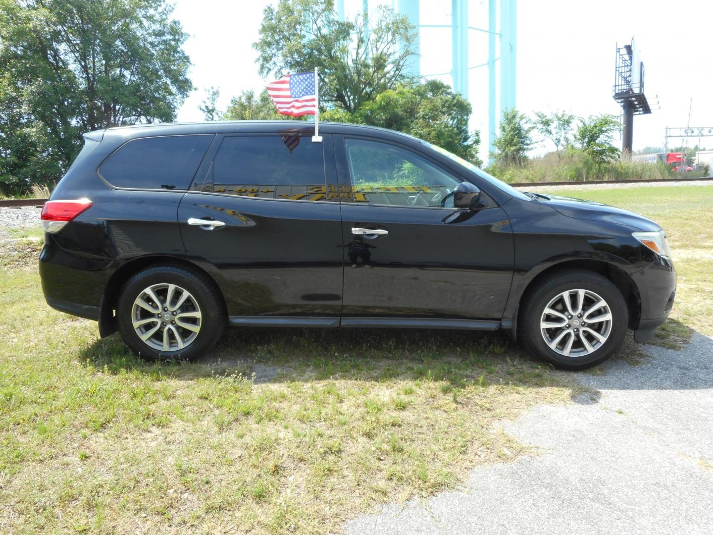 2014 Black Nissan Pathfinder S 4WD (5N1AR2MM7EC) with an 3.5L V6 DOHC 24V engine, Continuously Variable Transmission transmission, located at 2553 Airline Blvd, Portsmouth, VA, 23701, (757) 488-8331, 36.813889, -76.357597 - ***VEHICLE TERMS*** Down Payment: $1499 Weekly Payment: $110 APR: 23.9% Repayment Terms: 42 Months *** CALL ELIZABETH SMITH - DIRECTOR OF MARKETING @ 757-488-8331 TO SCHEDULE YOUR APPOINTMENT TODAY AND GET PRE-APPROVED RIGHT OVER THE PHONE*** - Photo#4